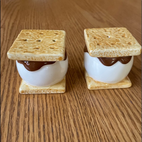S’Mores Salt & Pepper Set - Picture 2 of 4